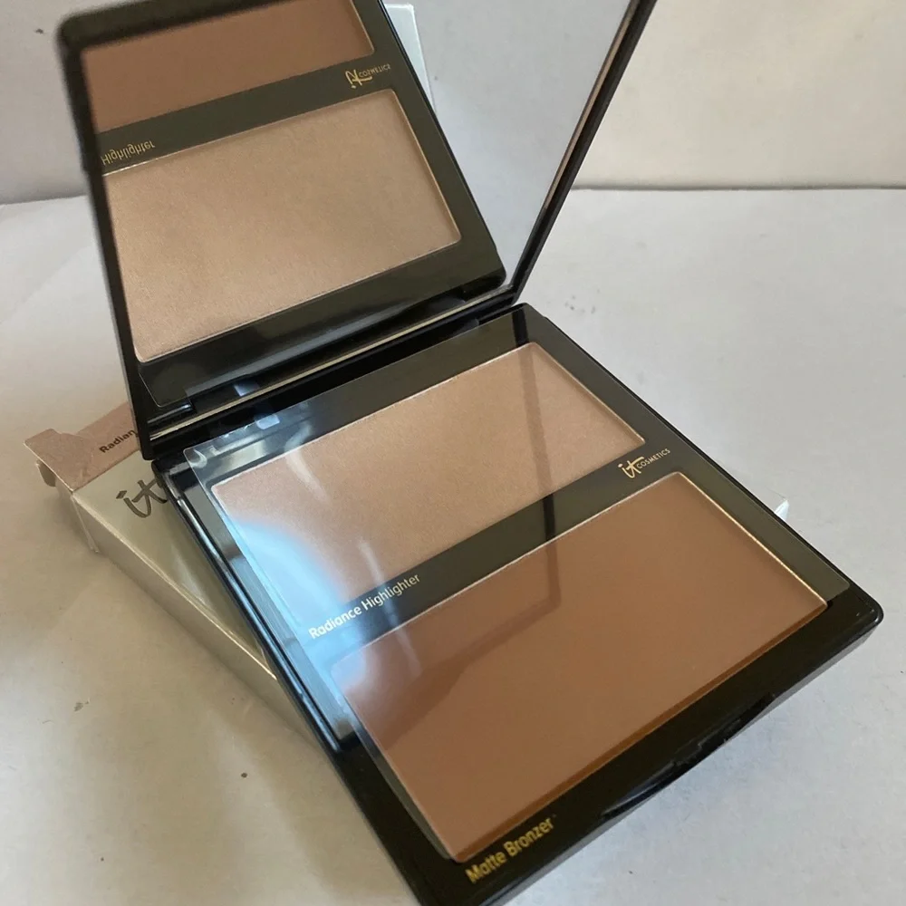 IT COSMETICS Hello Cheekbones Bronzer Highlighter & Heavenly Brush #19 $83
